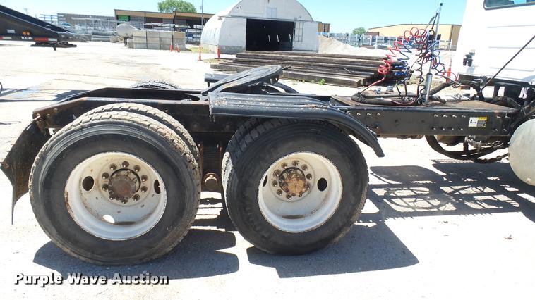 image for item L2361 2004 Mack CH613 semi truck