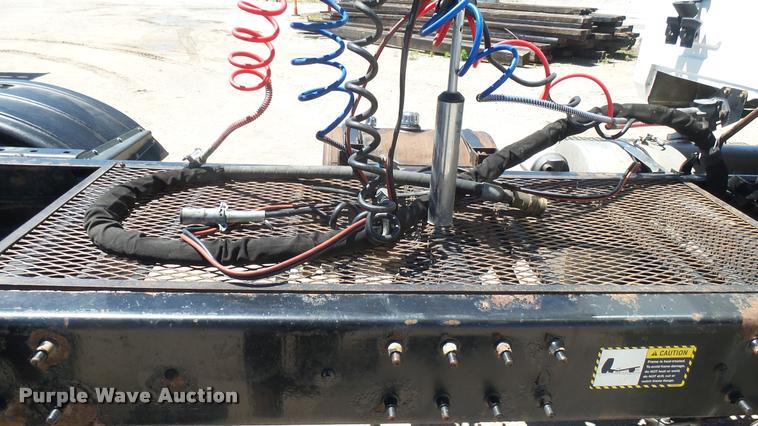 image for item L2361 2004 Mack CH613 semi truck