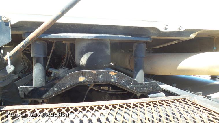 image for item L2361 2004 Mack CH613 semi truck