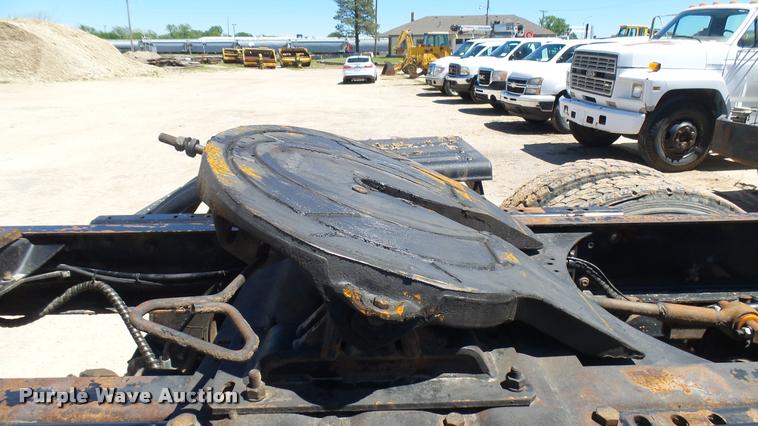 image for item L2361 2004 Mack CH613 semi truck