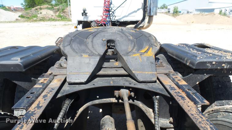 image for item L2361 2004 Mack CH613 semi truck