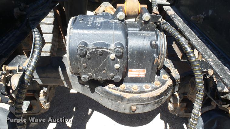 image for item L2361 2004 Mack CH613 semi truck