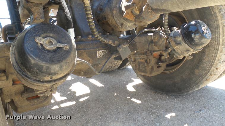 image for item L2361 2004 Mack CH613 semi truck