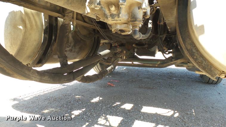 image for item L2361 2004 Mack CH613 semi truck