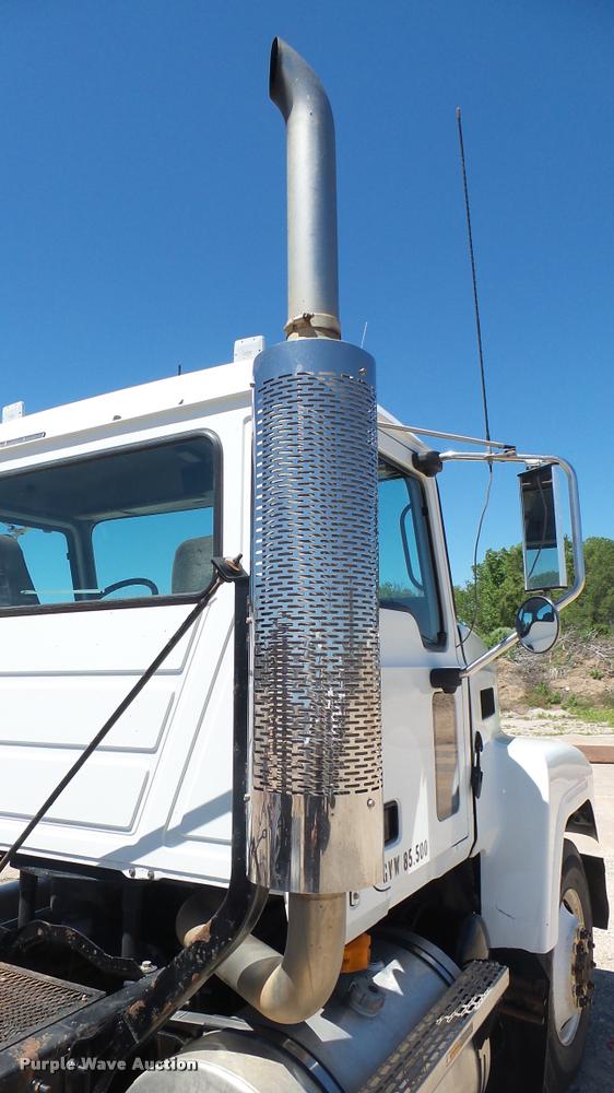 image for item L2361 2004 Mack CH613 semi truck