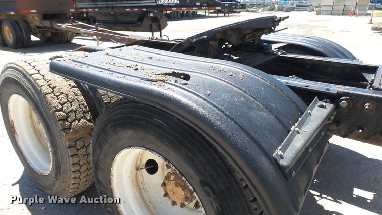 image for item L2361 2004 Mack CH613 semi truck