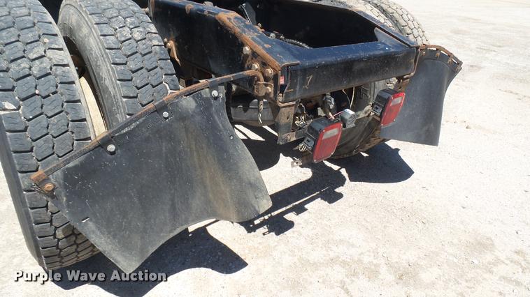 image for item L2361 2004 Mack CH613 semi truck