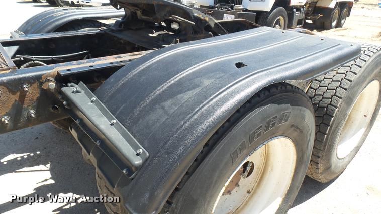 image for item L2361 2004 Mack CH613 semi truck