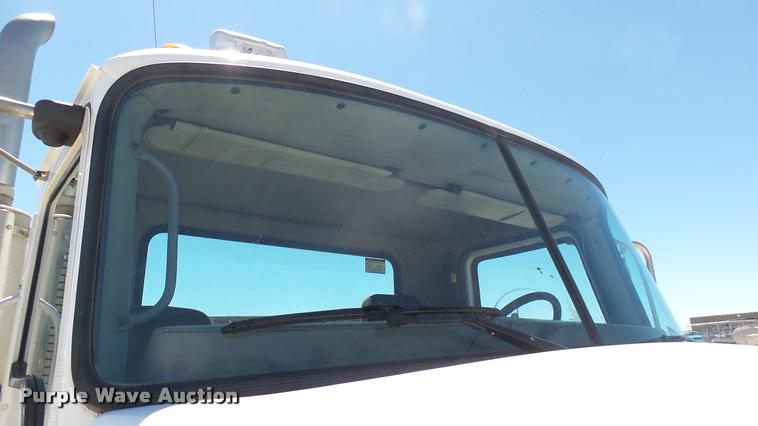 image for item L2361 2004 Mack CH613 semi truck