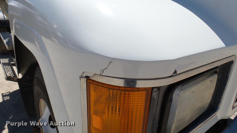 image for item L2361 2004 Mack CH613 semi truck