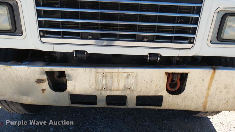 image for item L2361 2004 Mack CH613 semi truck