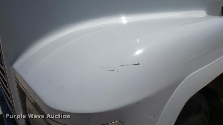 image for item L2361 2004 Mack CH613 semi truck