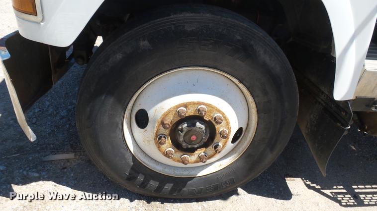 image for item L2361 2004 Mack CH613 semi truck