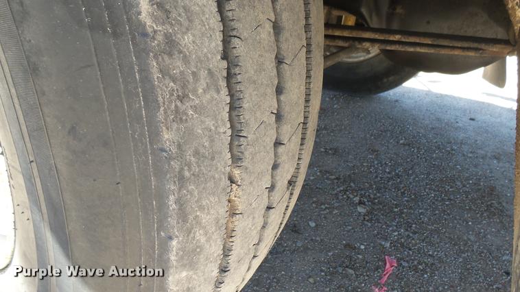 image for item L2361 2004 Mack CH613 semi truck