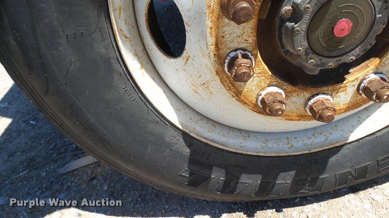 image for item L2361 2004 Mack CH613 semi truck