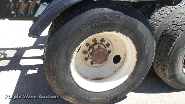 image for item L2361 2004 Mack CH613 semi truck