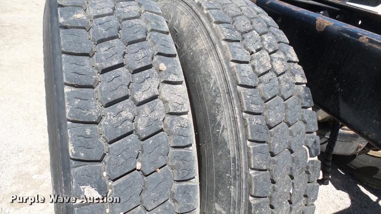 image for item L2361 2004 Mack CH613 semi truck