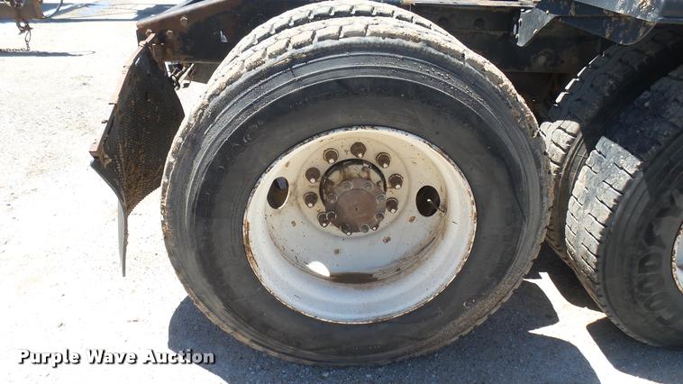 image for item L2361 2004 Mack CH613 semi truck