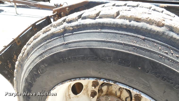 image for item L2361 2004 Mack CH613 semi truck