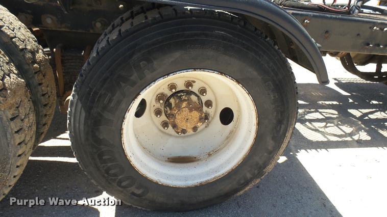 image for item L2361 2004 Mack CH613 semi truck