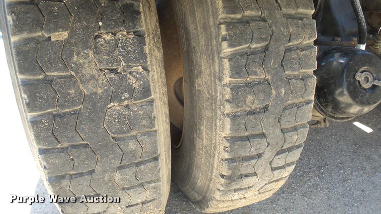 image for item L2361 2004 Mack CH613 semi truck