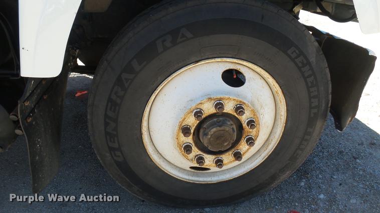 image for item L2361 2004 Mack CH613 semi truck