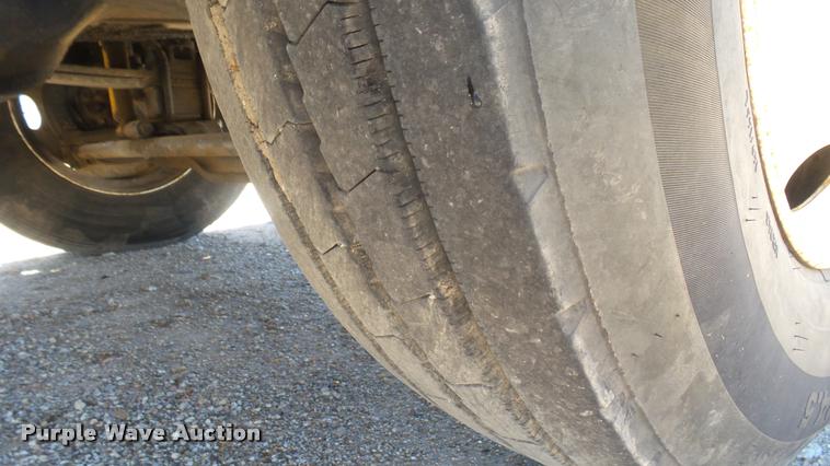 image for item L2361 2004 Mack CH613 semi truck