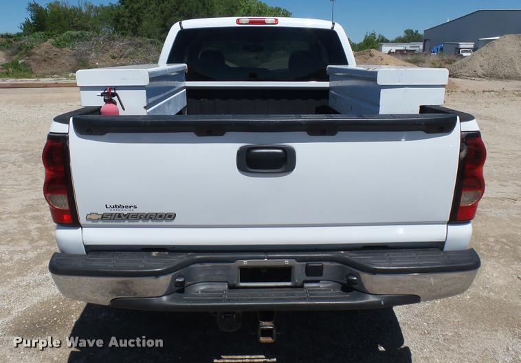 image for item L2364 2006 Chevrolet Silverado 1500 Z71 Ext. Cab pickup truck