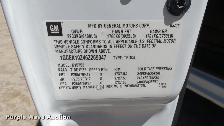 image for item L2364 2006 Chevrolet Silverado 1500 Z71 Ext. Cab pickup truck