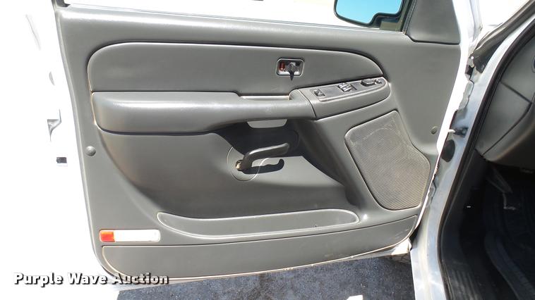 image for item L2364 2006 Chevrolet Silverado 1500 Z71 Ext. Cab pickup truck