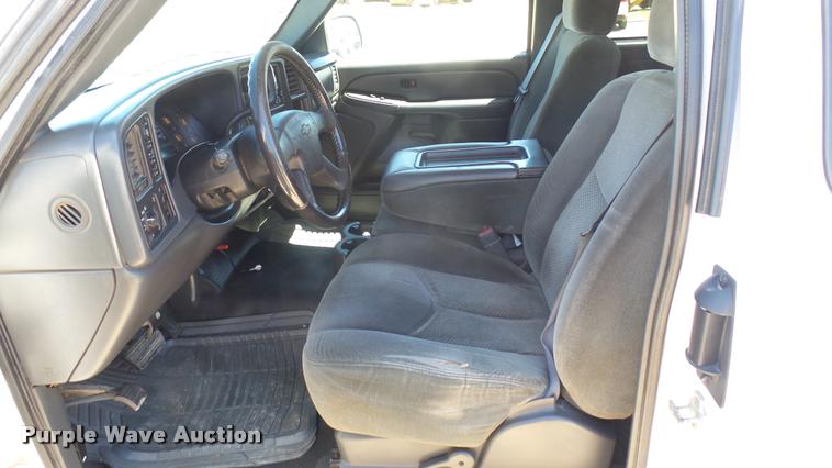 image for item L2364 2006 Chevrolet Silverado 1500 Z71 Ext. Cab pickup truck