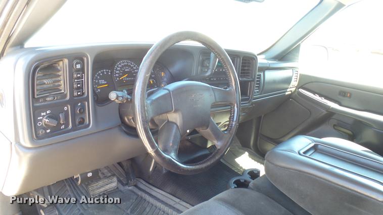 image for item L2364 2006 Chevrolet Silverado 1500 Z71 Ext. Cab pickup truck