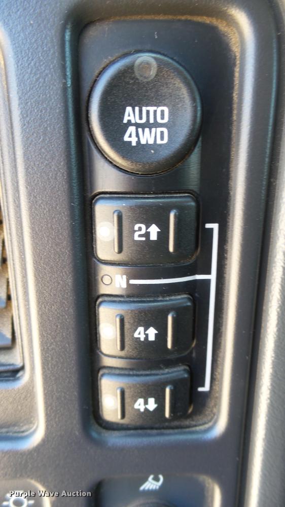 image for item L2364 2006 Chevrolet Silverado 1500 Z71 Ext. Cab pickup truck