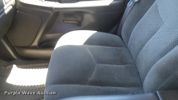 image for item L2364 2006 Chevrolet Silverado 1500 Z71 Ext. Cab pickup truck