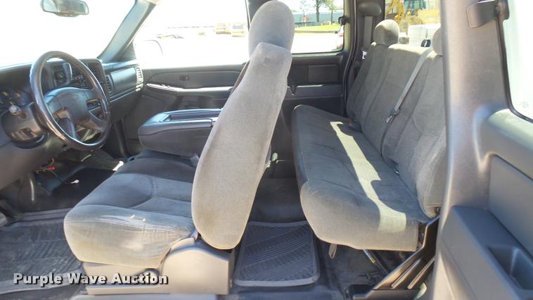 image for item L2364 2006 Chevrolet Silverado 1500 Z71 Ext. Cab pickup truck