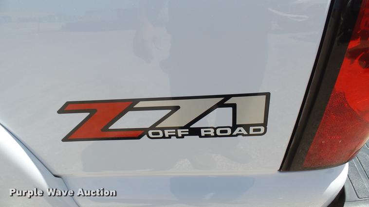 image for item L2364 2006 Chevrolet Silverado 1500 Z71 Ext. Cab pickup truck