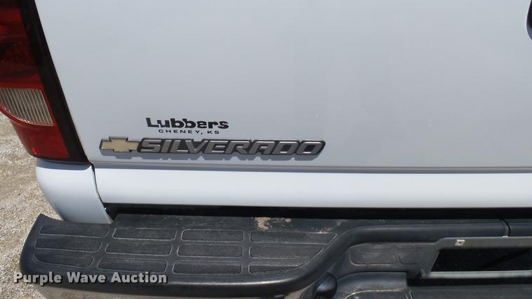 image for item L2364 2006 Chevrolet Silverado 1500 Z71 Ext. Cab pickup truck