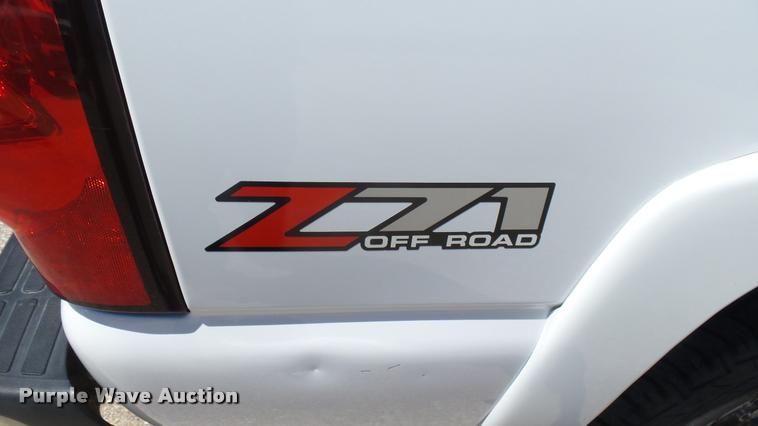 image for item L2364 2006 Chevrolet Silverado 1500 Z71 Ext. Cab pickup truck