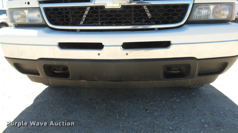 image for item L2364 2006 Chevrolet Silverado 1500 Z71 Ext. Cab pickup truck