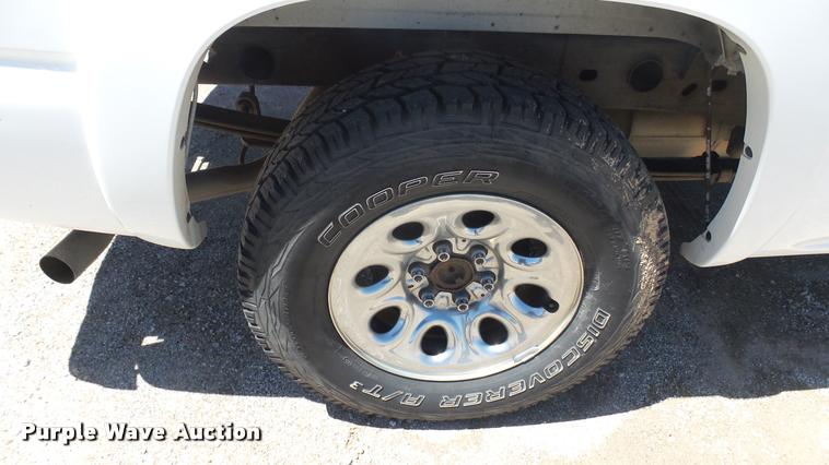 image for item L2364 2006 Chevrolet Silverado 1500 Z71 Ext. Cab pickup truck