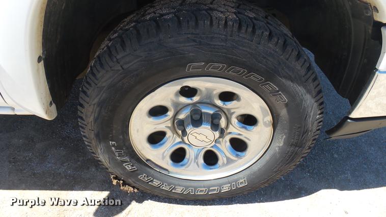 image for item L2364 2006 Chevrolet Silverado 1500 Z71 Ext. Cab pickup truck