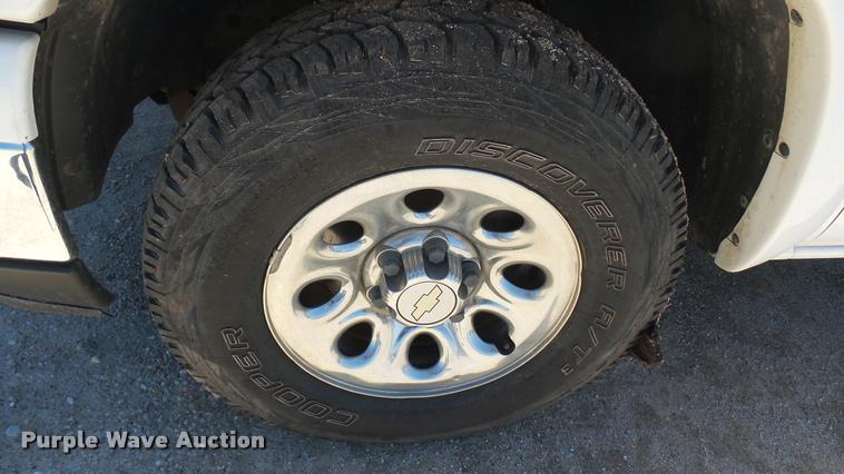 image for item L2364 2006 Chevrolet Silverado 1500 Z71 Ext. Cab pickup truck