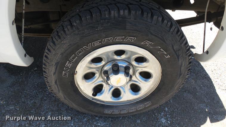 image for item L2364 2006 Chevrolet Silverado 1500 Z71 Ext. Cab pickup truck