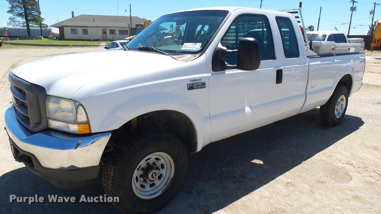 image for item L2366 2004 Ford F250 Super Duty SuperCab pickup truck