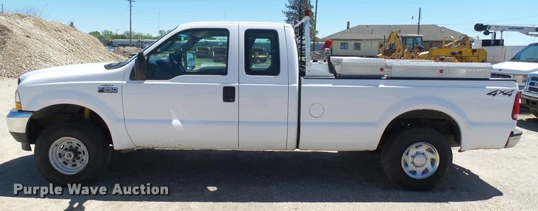 image for item L2366 2004 Ford F250 Super Duty SuperCab pickup truck