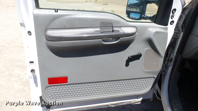 image for item L2366 2004 Ford F250 Super Duty SuperCab pickup truck