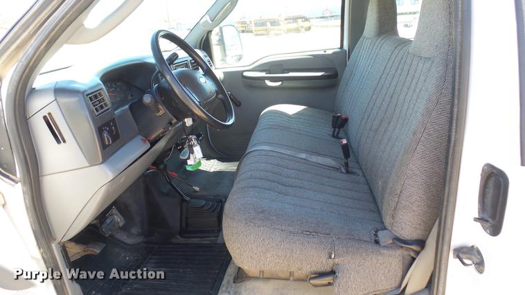 image for item L2366 2004 Ford F250 Super Duty SuperCab pickup truck