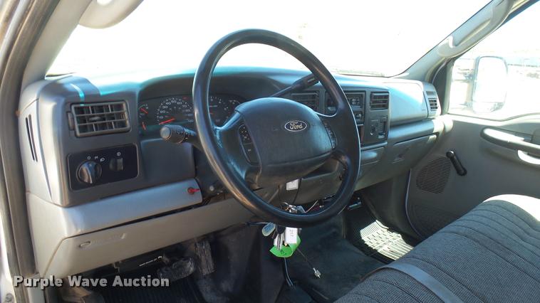 image for item L2366 2004 Ford F250 Super Duty SuperCab pickup truck