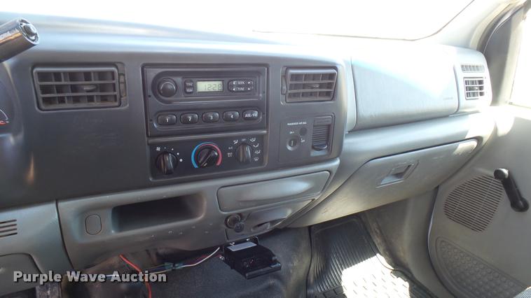 image for item L2366 2004 Ford F250 Super Duty SuperCab pickup truck