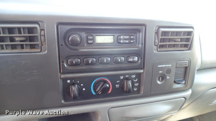 image for item L2366 2004 Ford F250 Super Duty SuperCab pickup truck